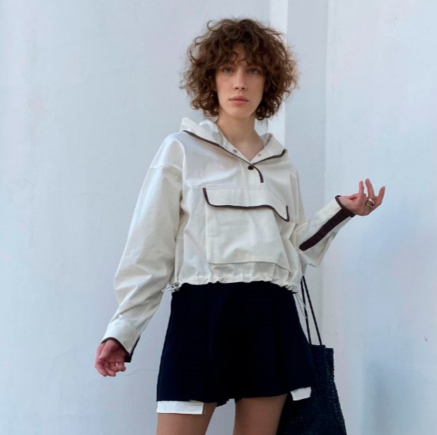 model is a sports anorak