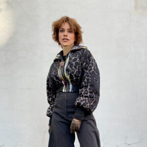 083 the pattern of a cropped bomber jacket