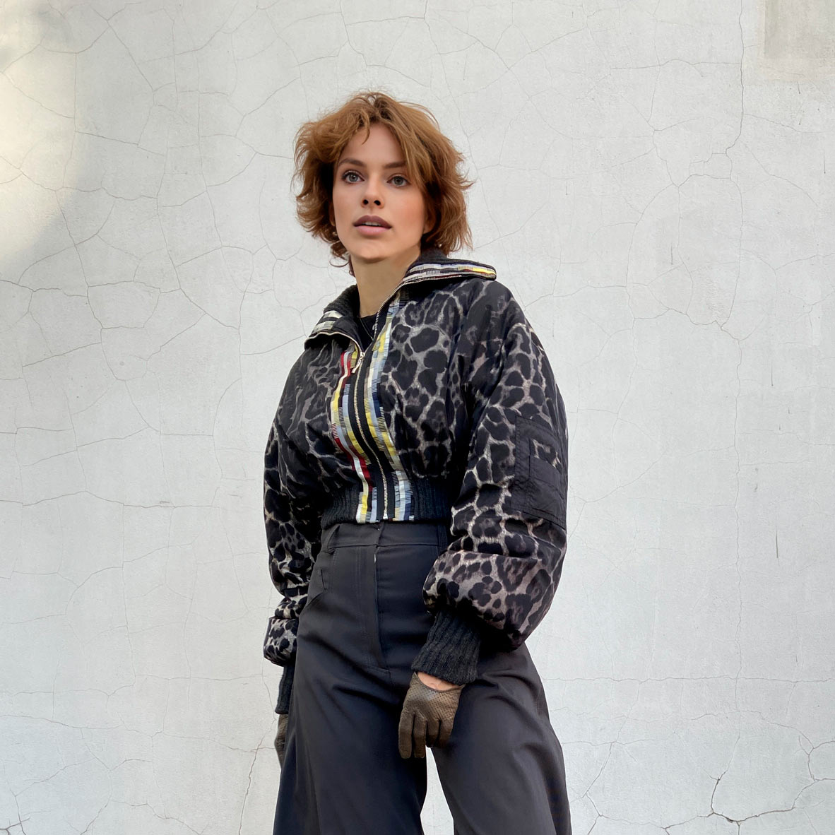 083 the pattern of a cropped bomber jacket