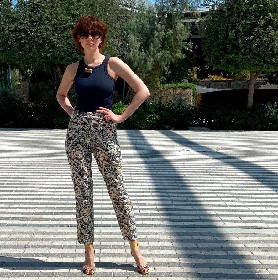 56The pattern of straight cropped trousers