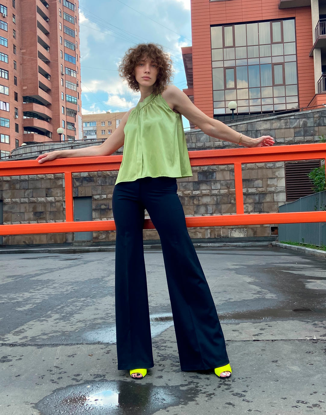Flared trousers pattern The pattern of flared trousers of moderate volume.