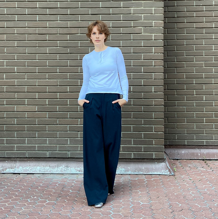 0412 The pattern of trousers has a straight silhouette with an understated seat line and an enlarged long zipper. — изображение 6