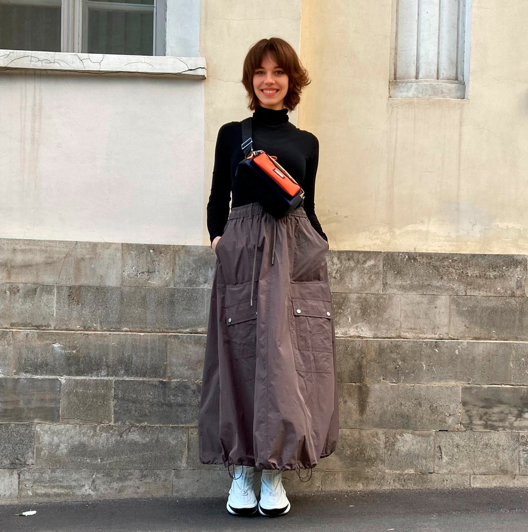 Midi skirt pattern with elastic band.
