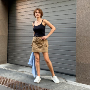 Lace-up mini skirt pattern. Cargo Miniskirt: Utilitarian chic with a rebellious spirit The perfect hybrid of functionality and fashionable audacity — for those who appreciate freedom and style without rules. The mini length adds audacity, it's not just a utilitarian thing. Construction and details: The silhouette is straight. Overhead three-dimensional "technical" organizer pockets on the sides. The belt is assembled on a drawstring. Seam in the center of the front., ironed and stitched with decorative seams.