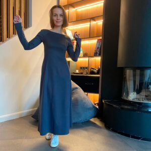 pattern Model of a semi-fitted midi dress