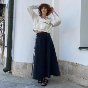 The pattern of the long skirt model on the elastic band i