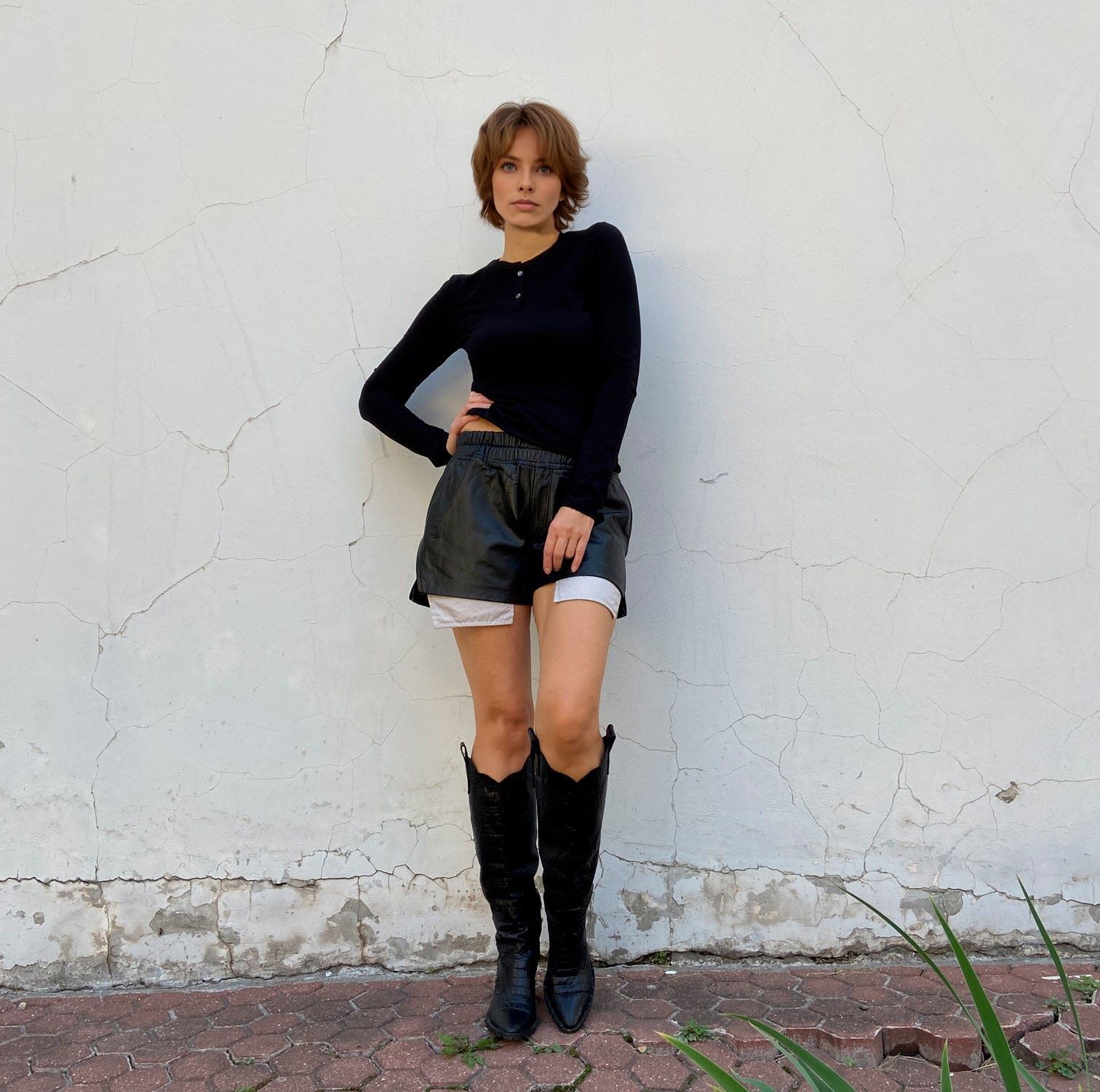 00401 The pattern of leather mini-shorts with protruding pockets in the aesthetics of Maison Margiela. — изображение 2