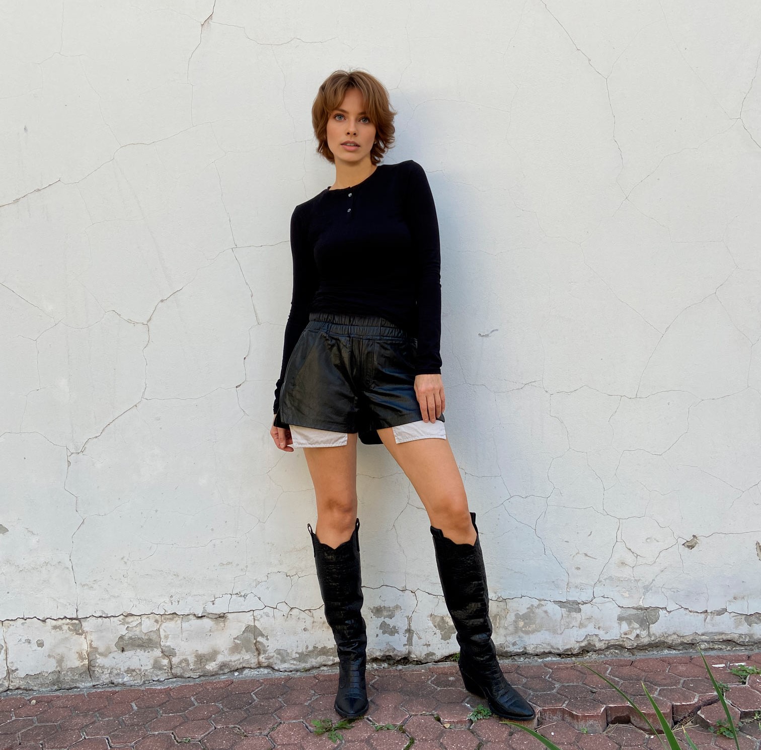 00401 The pattern of leather mini-shorts with protruding pockets in the aesthetics of Maison Margiela. — изображение 3