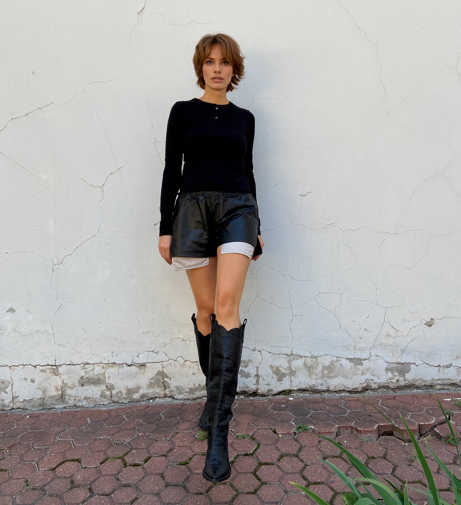 00401 The pattern of leather mini-shorts with protruding pockets in the aesthetics of Maison Margiela. — изображение 4